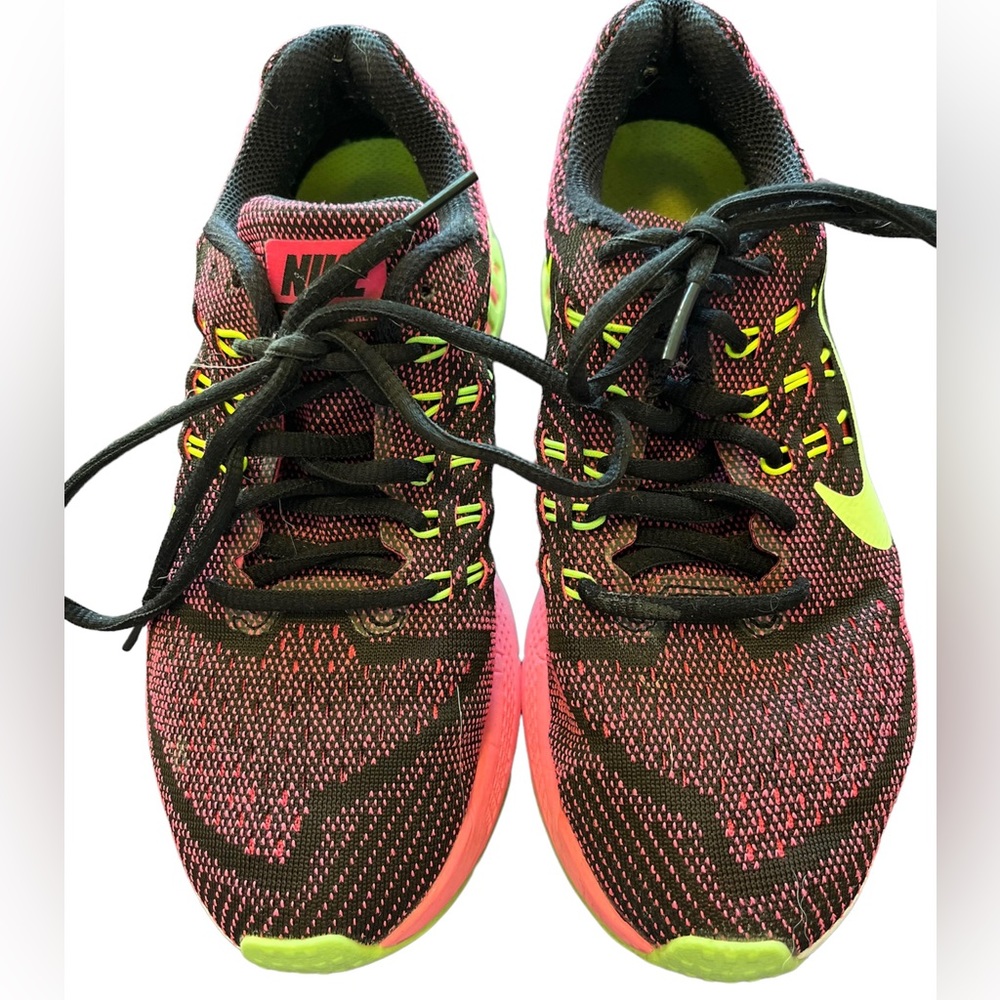 Size 6 Womens Nile Running Shoss